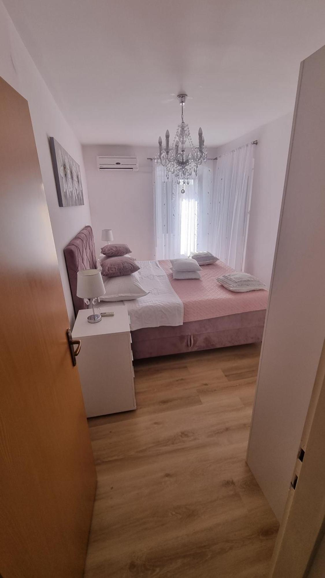 Vestibul Apartman *